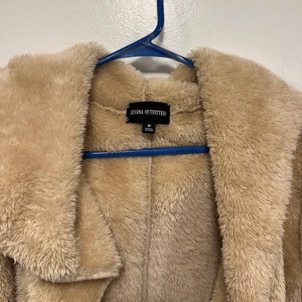 Zenana Outfitters Plush Tan Teddy Jacket super soft Size medium! - Picture 3 of 7